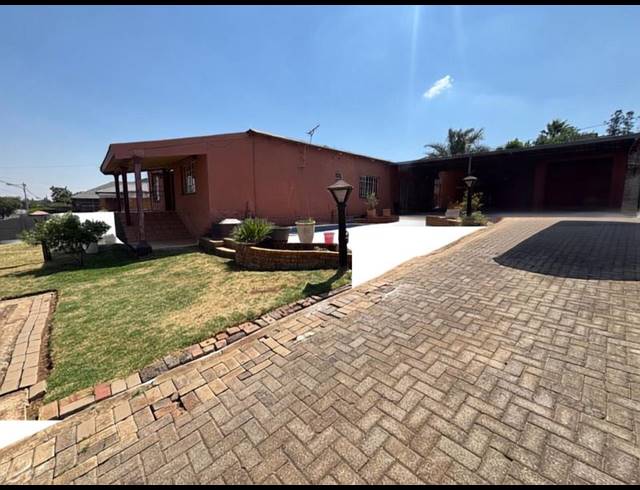 3 BEDROOM HOUSE FOR SALE IN WHITERIDGE